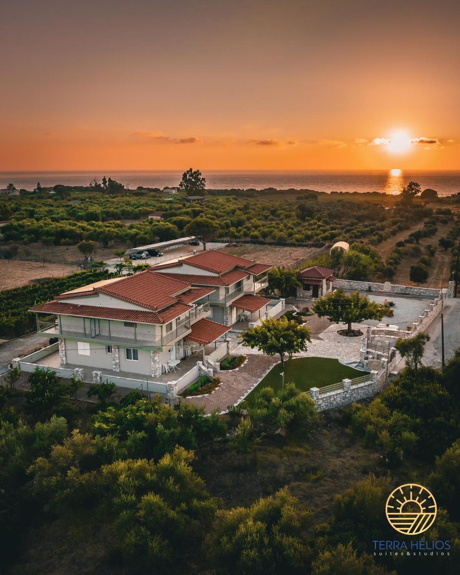 Terra Helios Suites & Studios Κυπαρισσία Εξωτερικό φωτογραφία