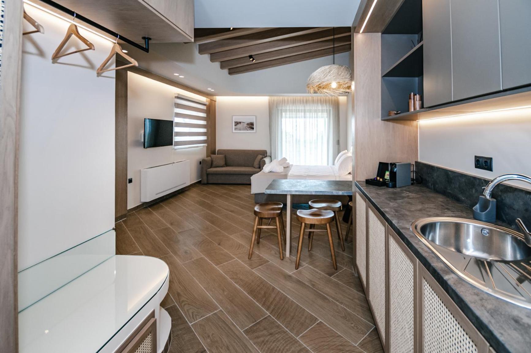 Terra Helios Suites & Studios Κυπαρισσία Δωμάτιο φωτογραφία