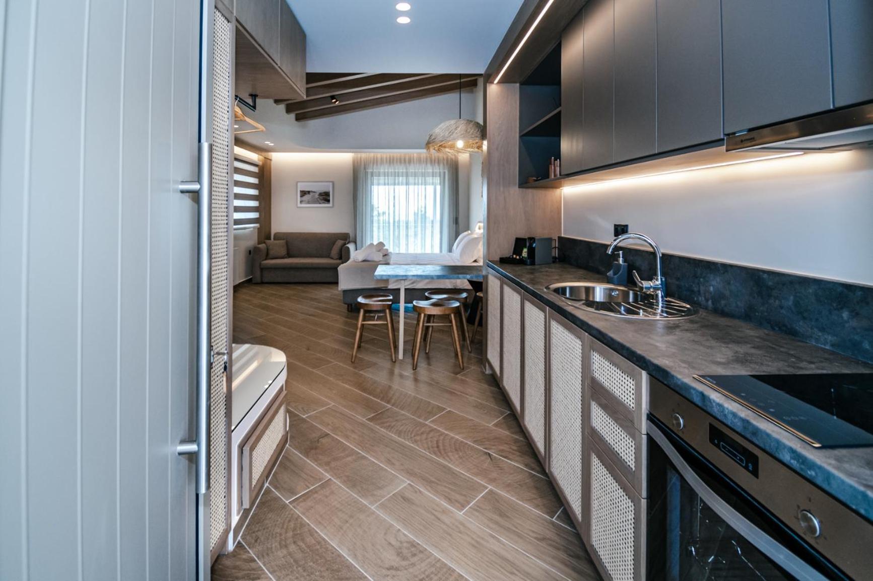 Terra Helios Suites & Studios Κυπαρισσία Δωμάτιο φωτογραφία